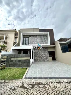 Rumah Mewah Baru Gress 4 Kamar di Araya Golf Malang