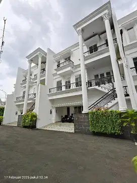 rumah dilebak bulus dekat sekolah chikal dan MRT Fatmawati