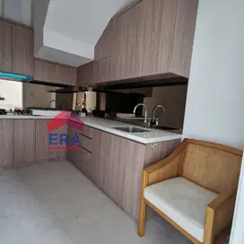 Rumah 2 Lantai Hoek The Riviera Semi Furnished Siap Huni!