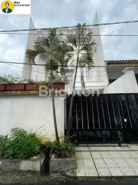 252. Disewakan Rumah Mewah 3 Lantai di Pondok Indah 5+1 Kamar Jaksel