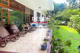 Rumah Ikonik Asri di Lahan 885 m², Elegan Dekat Taman Menteng JakPus