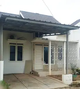 Di sewakan rumah isi furniture (dlm komp. Prumahan) Belakang lap. Golf