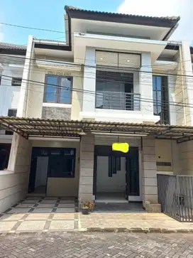 RUMAH MANYAR TIRTOYOSO HANS REGENCY, ROW 2,5 MOBIL