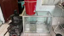 Etalase fried chicken dan deep fryer