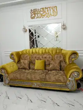 Dijual sofa mewah warna Gold