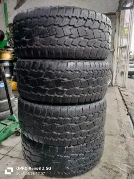 Jual ban copotan mrek toyo open country A/T ukuran 285 50 R20 kond 85%
