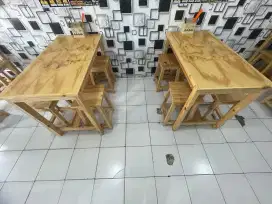 Meja makan set dengan kursi