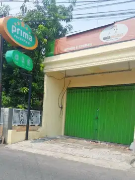 Dikontrakkan toko dipinggir jalan raya Sugihwaras Candi Sidoarjo
