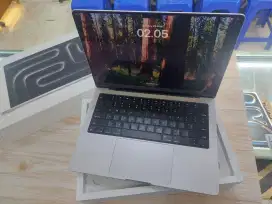Macbook Pro M3 14 in 8/512 Gb Second ibox