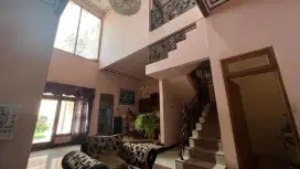 Strategis! Rumah/Kantor Pinggir Jalan Candi Mendut Barat Suhat