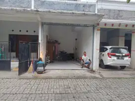 Pintu pagar. Besi dan almunium