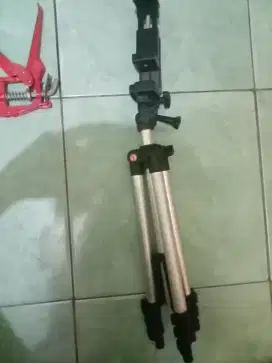 Tripod besar seperti baru