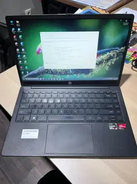 Laptop HP 14, ryzen 5 7520U
