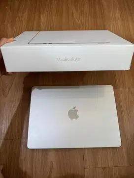 MACBOOK AIR M2 8GB/256GB STARLIGHT