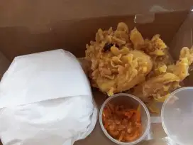 Paket nasi ayam + sambel geprek