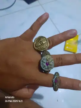 Cincin sesepuh dan manik gajah(kristal)