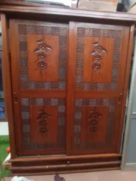 Lemari jati tua ukir kokoh kuat pintu sliding