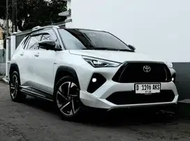 YARIS CROSS HEV GR TSS TWO TONE 1.5 AT 2023 KM 6rb RECORD FULL ORI BDG