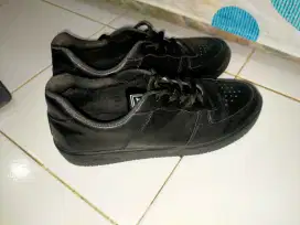 di jual sepatu sekolah edisi BU boleh nego