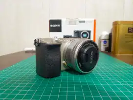 Kamera Sony a6000 + Lensa kit 16-50 mm + Box