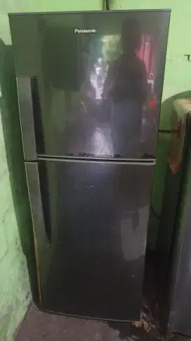 Kulkas Panasonic 2 pintu