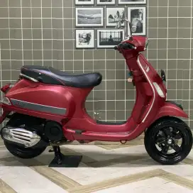 PIAGGIO VESPA SPRINT IGET ABS 150 TAHUN 2018 WARNA MERAH DOFF