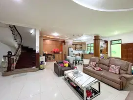 Dijual Villa Komplek Makmur Indah