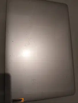 Laptop lenovo warna gold, mati total