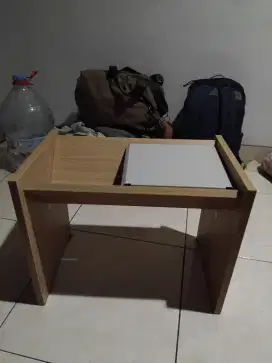 Nakas Meja Samping Tempat Tidur Fabelio