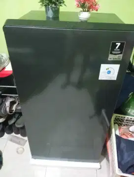 Kulkas 1 pintu merk Aqua