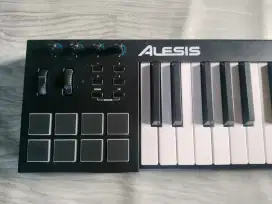 Keyboard AlesisV61