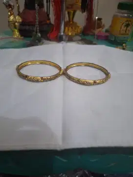 Gelang emas branded 
Fashion wanita lapisan emas 
Limited edition 
B