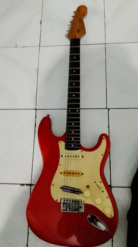 Gitar hondo II model STRATO