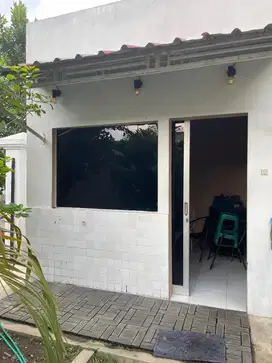Disewakan untuk kantor/usaha manyar
