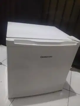 KULKAS MINI CHANGHONG LIKE NEW