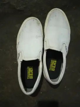 sepatu slip on white thunder bear
