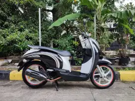 Honda Scoopy Karbu Hitam Putih 2011