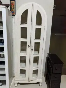 lemari  vintage