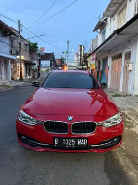 Bmw 320i LCI.  Low kM jual cpat aja monggo siapa cpat dia dpt