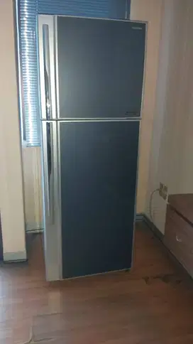 Kulkas 2 pintu Toshiba