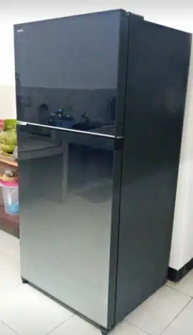 Kulkas toshiba touchscreen
