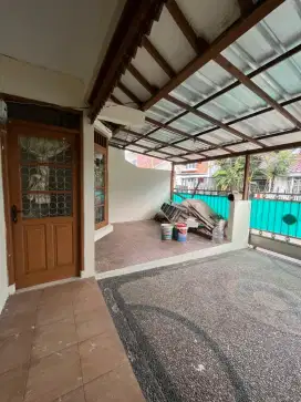 Rumah Lama butuh Renovasi dekat stasiun tdk banjir i Bintaro Sektor 5