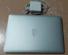 MacBook Air 2017,RAM 8GB,HDD 256,I5 Generasi 5.