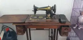 Mesin jahit klasik butterfly + meja jati