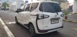 toyota sienta v matic