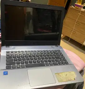 Laptop asus vivobook max x441m