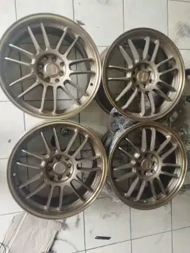 Dijual. 4pc velg volk rays RE30 R17