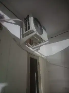 Jual ac 1/2 pk merk media masih garansi pabrik baru dipake 5bln