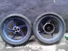 Velg beat karbu + ban  masih bagus layak pakai.