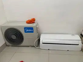 AC Midea 1/2 PK pemakaian 2,5 bulan + pipa outdoor 5 meter